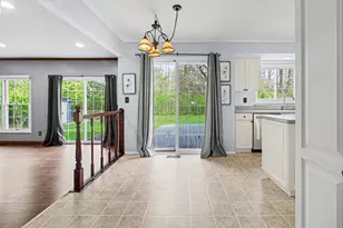 15698 Oakhill Ct, Livonia, MI 48154 - Photo 9