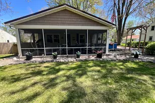 824 S Union St, Tecumseh, MI 49286 - Photo 3
