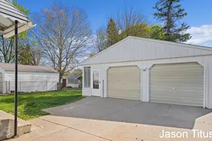 3332 Birchwood Ave SW, Wyoming, MI 49548 - Photo 9