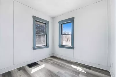 104 W Roosevelt Avenue, Battle Creek, MI 49037 - Photo 5