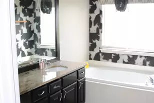 48871 Manhattan Cir, Canton, MI 48188 - Photo 23