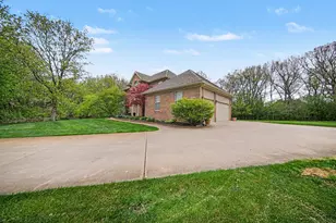 5559 Creekview Dr, Ann Arbor, MI 48108 - Photo 3