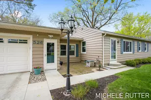 526 Pinecrest St, Holland, MI 49424 - Photo 3