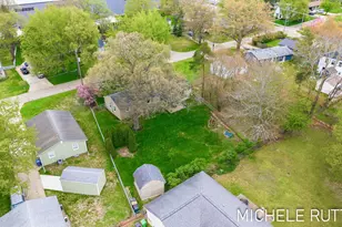 526 Pinecrest St, Holland, MI 49424 - Photo 9