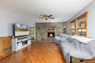 8462 Loveless Dr, Howard City, MI 49329 - Photo 5