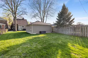 1840 Hampton Rd, Grosse Pointe Woods, MI 48236 - Photo 37