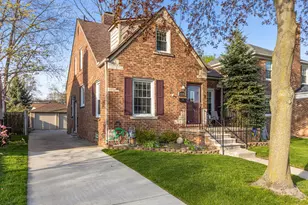1840 Hampton Rd, Grosse Pointe Woods, MI 48236 - Photo 3