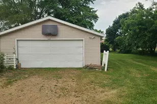 207 N State St, Gobles, MI 49055 - Photo 21