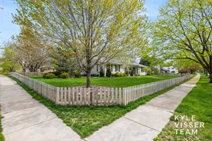 2405 Oakwood Dr SE, East Grand Rapids, MI 49506 - Photo 33