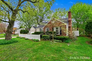 118 Ivanhoe Ave NE, Grand Rapids, MI 49546 - Photo 3