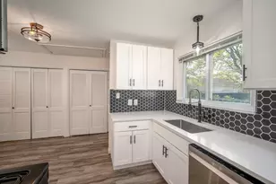 28465 N Clements Cir, Livonia, MI 48150 - Photo 7