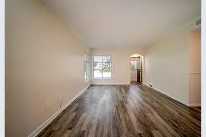 28465 N Clements Circle, Livonia, MI 48150 - Photo 3