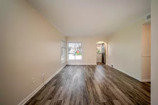 28465 N Clements Cir, Livonia, MI 48150 - Photo 3