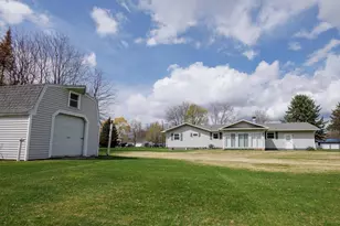 330 Johnson St, Edmore, MI 48829 - Photo 47