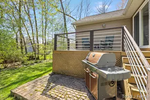 2631 Stockwood Dr NE, Grand Rapids, MI 49505 - Photo 9