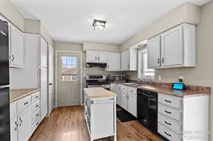 245 Helen Dr, Rockford, MI 49341 - Photo 7