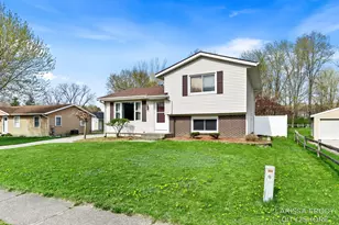 245 Helen Dr, Rockford, MI 49341 - Photo 3