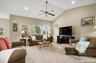 2125 Kensington Park Cir, Holland, MI 49423 - Photo 9
