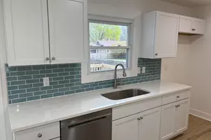 2432 Blodgett St, Muskegon, MI 49441 - Photo 9