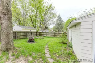1335 Eastern Pl NE, Grand Rapids, MI 49505 - Photo 23