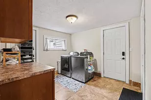 5610 Cascade Rd SE, Grand Rapids, MI 49546 - Photo 11