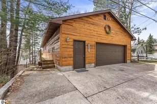 2301 E Lake Mitchell Dr, Cadillac, MI 49601 - Photo 5