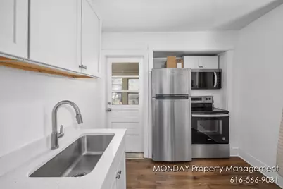 263 W Muskegon Avenue, Muskegon, MI 49440 - Photo 11