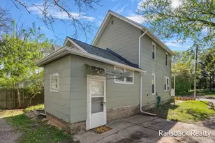 1302 Ford Ave NE, Grand Rapids, MI 49505 - Photo 7