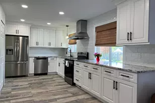 4033 Ramblewood Dr, Troy, MI 48085 - Photo 11