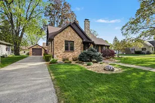 623 E Central Ave, Zeeland, MI 49464 - Photo 3