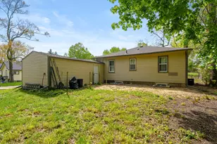 74 Seivour Ave, Battle Creek, MI 49037 - Photo 3