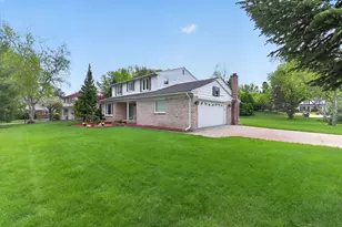 42231 Ladywood Dr, Northville, MI 48168 - Photo 5