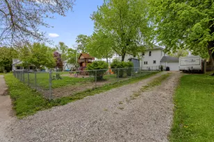 142 S West St, Hillsdale, MI 49242 - Photo 41