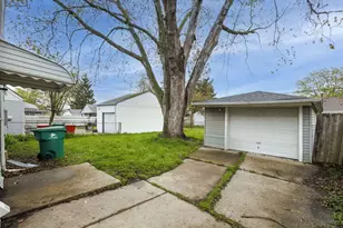 22778 Almond Ave, Eastpointe, MI 48021 - Photo 3