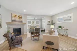 1012 Maplewood Ct, Holland, MI 49423 - Photo 5