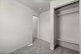 12850 Ziegler St, Taylor, MI 48180 - Photo 9