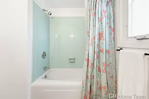 4090 Baywood Dr SE, Grand Rapids, MI 49546 - Photo 33