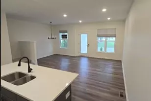 1993 N Shorewood Ln, Holland, MI 49423 - Photo 9