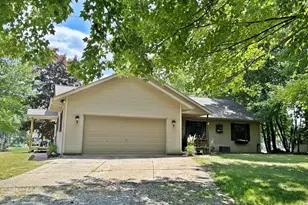8917 Longview Dr, Canadian Lakes, MI 49346 - Photo 3