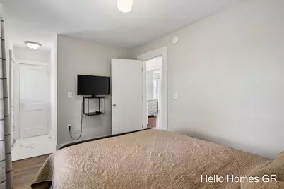 949 College Avenue NE, Grand Rapids, MI 49503 - Photo 21