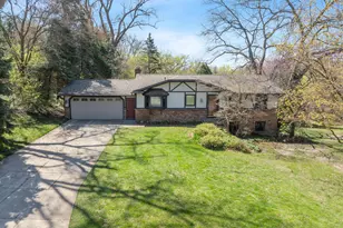 2160 Fox Ridge Dr NE, Grand Rapids, MI 49505 - Photo 31