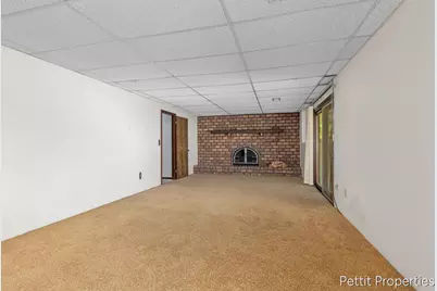 2160 Fox Ridge Drive NE, Grand Rapids, MI 49505 - Photo 19