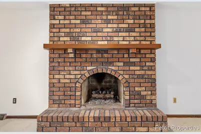2160 Fox Ridge Drive NE, Grand Rapids, MI 49505 - Photo 5