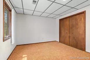 2160 Fox Ridge Dr NE, Grand Rapids, MI 49505 - Photo 23