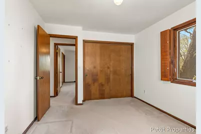 2160 Fox Ridge Drive NE, Grand Rapids, MI 49505 - Photo 13