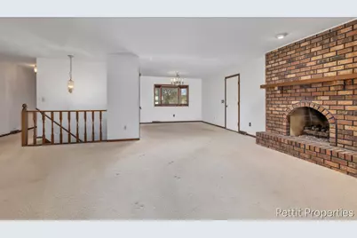 2160 Fox Ridge Drive NE, Grand Rapids, MI 49505 - Photo 7