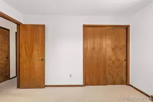 2160 Fox Ridge Dr NE, Grand Rapids, MI 49505 - Photo 15