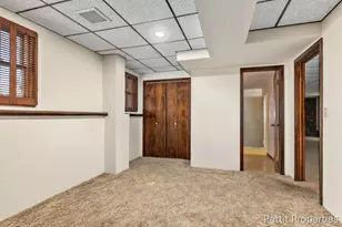 2160 Fox Ridge Dr NE, Grand Rapids, MI 49505 - Photo 25