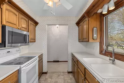 2160 Fox Ridge Drive NE, Grand Rapids, MI 49505 - Photo 11