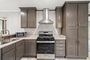370 68th St, South Haven, MI 49090 - Photo 9